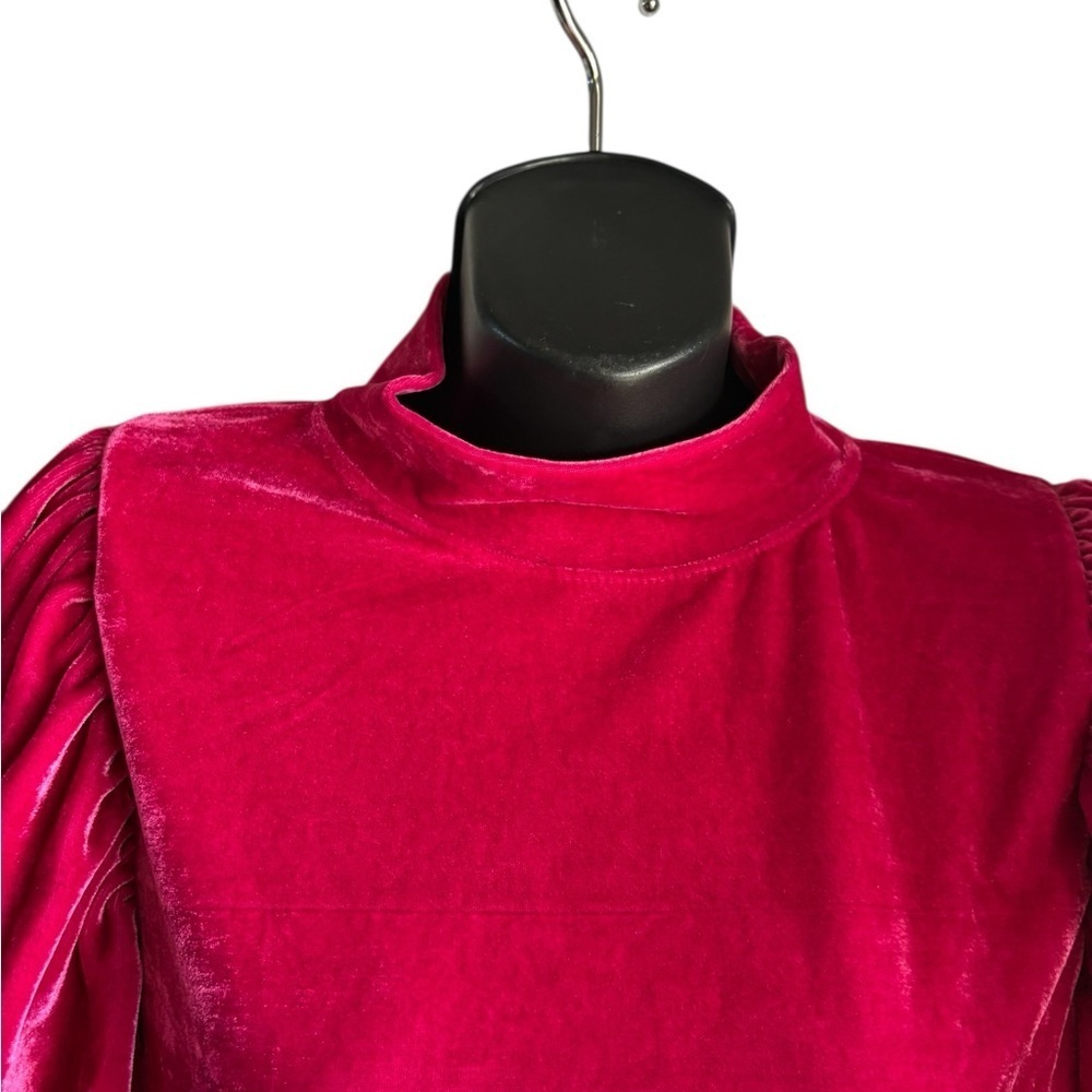 Free People Hot Pink Velvet
Puff Sleeve Mock Neck Tee Women's
Small preloved - Picture 10 of 11